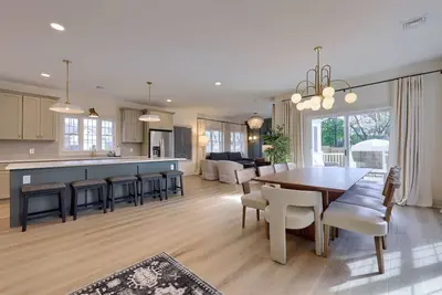 Image de This house is a 5 bedroom(s), 3 bathrooms, located in Hummelstown, Pa.