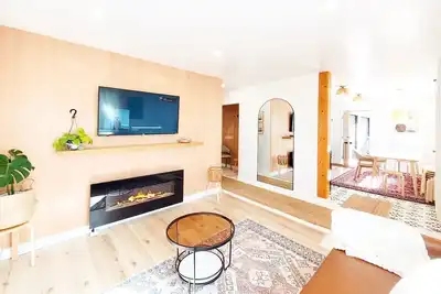 Image de Remodeled Twin Duplex 3-Bedroom Home, close to Airport, Beach, Disney, Shopping
