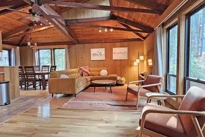 Image de 10 Puma-Sunriver, Oregon: Hot Tub, Bbq, WiFi, Sharc Aquatics, Tubing Hill, Mt. Bachelor, Golf, Deschutes River, Tennis, Bike Paths