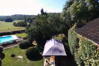 Image de 2 gîtes de charme, piscine, terrasse, grandes salles de ping, muscu, billard, . .