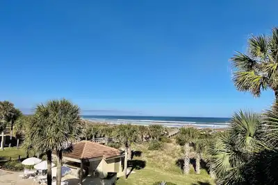 Image de Beautiful beach & pool view, totally renovated condo