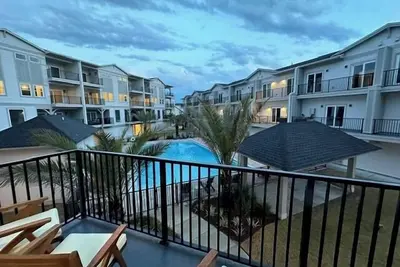 Image de Walk to beach! Resort amenities incl pool & gym!