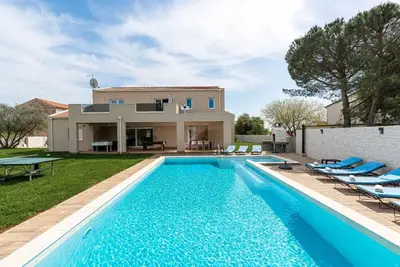 Image de Maison de vacances Brtonigla pour 1 - 8 personnes avec 4 chambres à coucher - Maison de vacances
