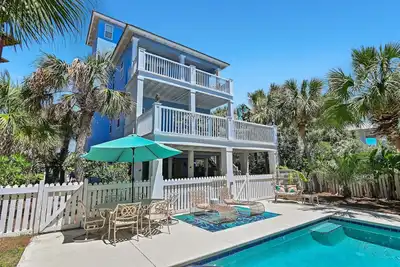 Image de 5br Luxury Home with Multiple Lounges + Private Pool | La Contenta