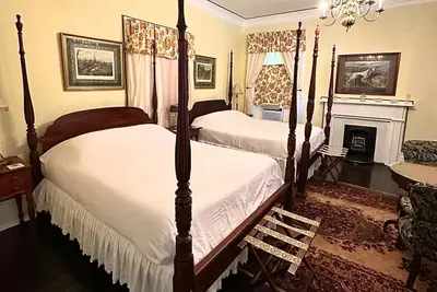 Image de Room 5 Belmont Inn Queen beds private bathroom across the hall Shelbyville, Tn