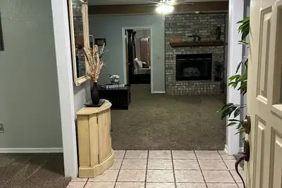 Image de Large Private 6 bedroom/2 bath 🏡