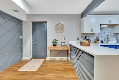 Image de Elegant modern 2bdrm, 2bth. 20 min to Atl Airport