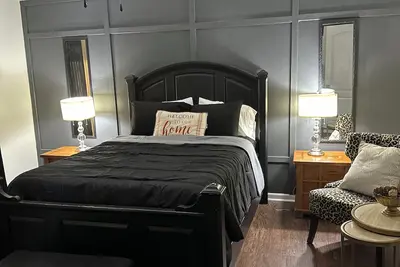 Image de Cozy and spacious, minutes from Downtown Atlanta, Georgia Dome and The Beltline.