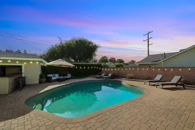 Image de Ladoga's Hideway, Gorgeous Pool, Game Room, Fire Pit, Private Backyard, Bbq Grill