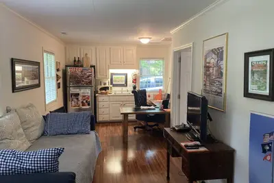 Image de Apartment in Downtown Clemson. Just a few minutes to Campus & Football Stadium.