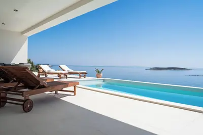 Image de Vacation home with panoramic view and swimming pool on island Vis