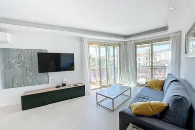 Image de Modern 2 Bedroom in the Heart of Cannes