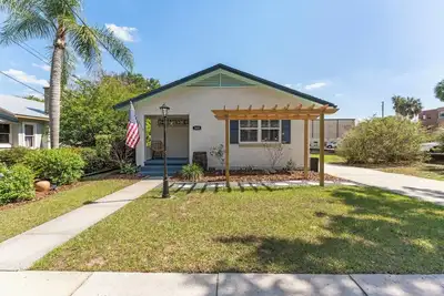Image de Spacious 1 block to Downtown Mt. Dora \"The Brick Haven\" with Garage Gameroom! !