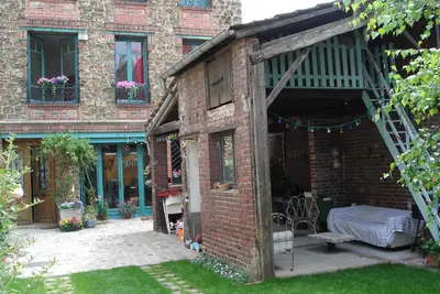 Image de Maison de charme 6 chambres, jardin, parking, à 2 pas du métro