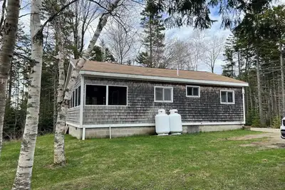 Image de Cozy Riverside Cabin in Downeast Maine