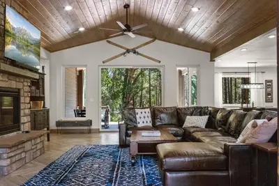 Image de New Beautiful Cabin located in quiet Torreon cul-de-sac