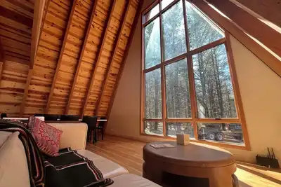 Image de Catskills Cozy Hollow - Luxurious secluded A-frame in peaceful forest.