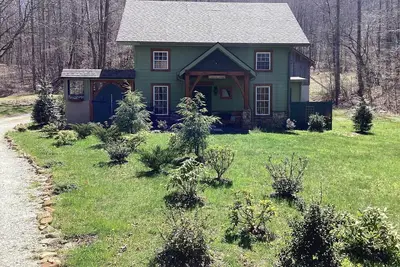 Image de Creekside Cottage\nQuaint English cottage on 11 acres w/pond & 2 creeks