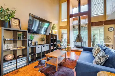 Image de Lago Vista Golf Getaway w/ Decks + Pool Access!