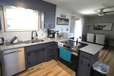 Image de The Maine House in State College - 2 miles to Psu via walking path or car!