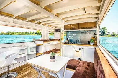 Image de Joli bateau Ă Ophoven avec vue sur le.