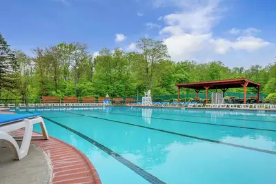 Image de Lake community Poconos Retreat: 3br Family Hideaway
