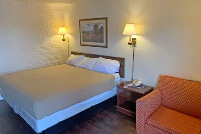 Image de Convenience meets Comfort: Budget Stay near Universities and Attractions