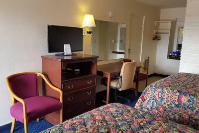 Image de Multiple Beds Non Smoking, Red Carpet Inn, Complimentary Parking, Blacksburg Va