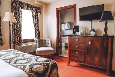 Image de Experience Milford’s Beauty! Central Location & Complimentary Breakfast