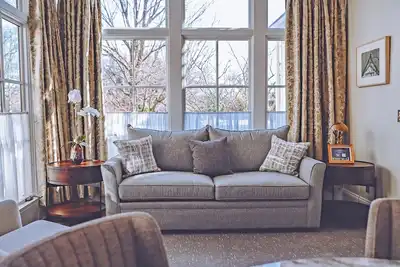Image de Queen Suite, Hotel Fauchere, Heated Floors, Terrace, Near Mildfort Attractions
