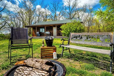 Image de Wine & Vinyl Vacation Home ~ Wine, Vinyl Records, Popcorn Machine, Private Deck
