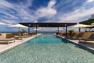 Image de Your Sunny Playa Getaway  1br– Rooftop Pool, 5th Ave & Beach Nearby