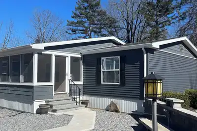 Image de Home 2 mins to Saratoga. . Newly renovated & Pet friendly.