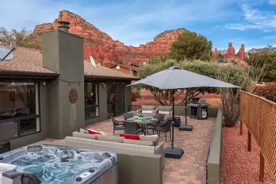 Image de High-end 3br Home w/ Spa, Firepit & Red Rock Views