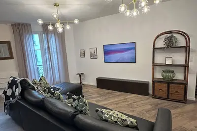 Image de Appartement au cœur du Marais : Un havre rénové pour vos escapades parisiennes\"