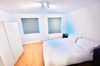 Image de A 4-bed house, for families / groups seeking comfort. 45mins to central London.