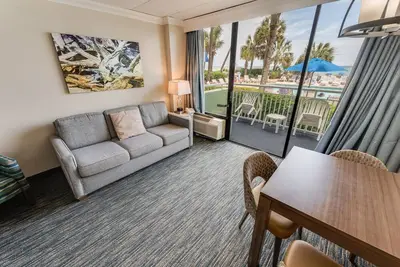 Image de Direct Oceanfront at Coral Beach with Heated Pools