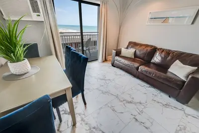 Renovated Sea Mist with Amazing Ocean Views!
