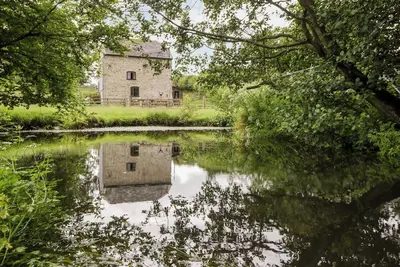 Halls Mill, pet friendly, with open fire in Huntington, Herefordshire