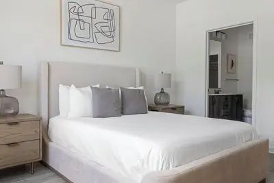 Image de Landing at The Eddy at Riverview - 2 Bedrooms i. . .