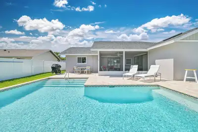 Image de Custom Pool! Tiki Bar | Private Yard ~ Enjoy Swfl