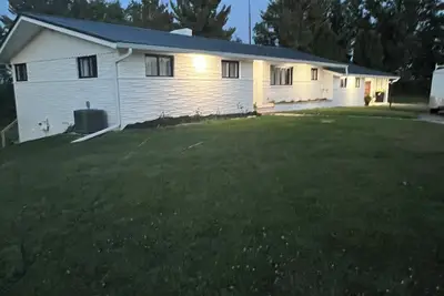 Image de 3\/2 Clare, Mi Quaint Guest House with scenic views!