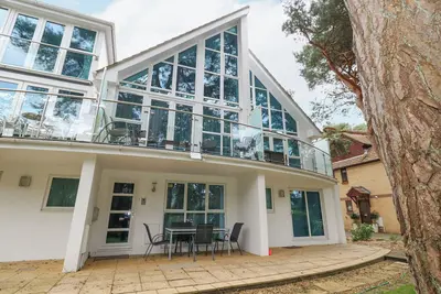 Image de 5 Red Sails, pet friendly, country holiday cottage in Sandbanks