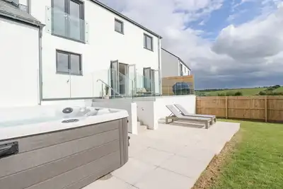 Image de Lanngorrow, country holiday cottage, with hot tub in Crantock