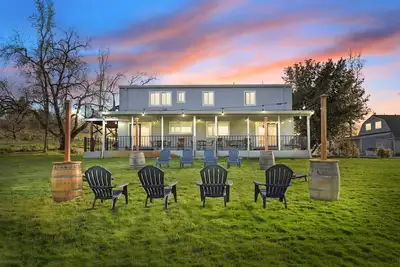 Image de Lakeside Vineyard Retreat