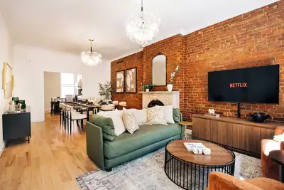 Image de True 3-bed in a luxury brownstone 15 mins from Nyc!