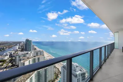 Image de Lyfe Resort and residences, Ocean Front 35th floor, great views guaranteed!