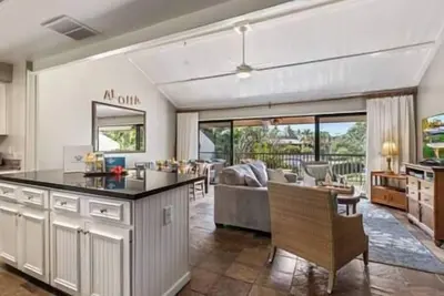 Image de Family Friendly 3 bedroom, Ac, walk to the beach