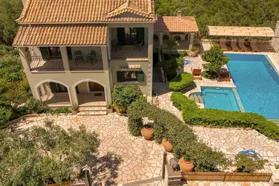 Image de Tranquil three-bedroom private villa with Pool and Jacuzzi