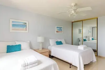 Image de Beachfront condo Isla Verde Avenue Marbella Este